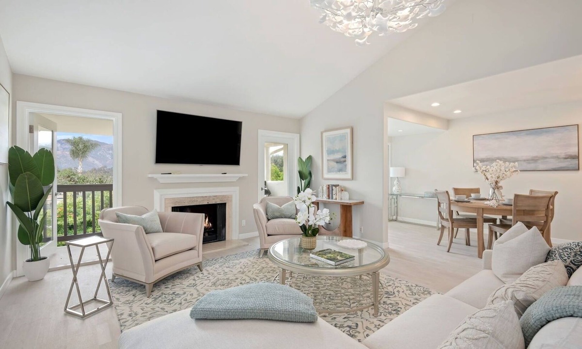 Montecito Condo | Montecito Penthouse, 2 + 2, walk to Butterfly Beach & Coast Village Road