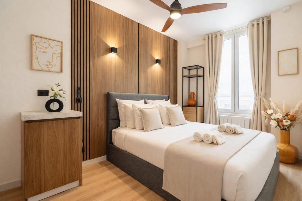Plaisance Apartment | Montparnasse - Deluxe studio for couples, central Paris