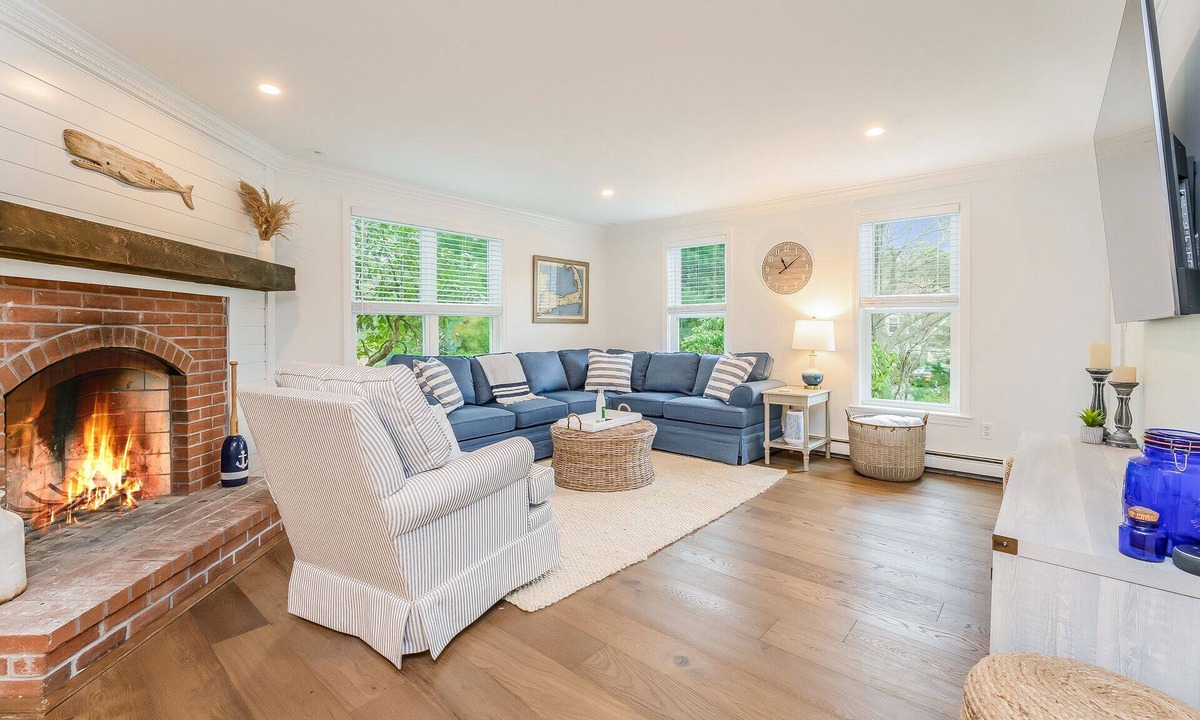Sandwich House | Moon Compass Escape – Spacious Cape Cod Retreat