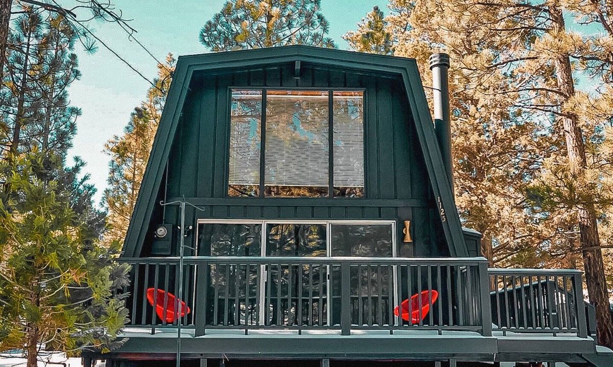 Woodlands Cabin | Moonlit Bear Hut - A Cozy Gambrel Roof A-Frame Cabin retreat