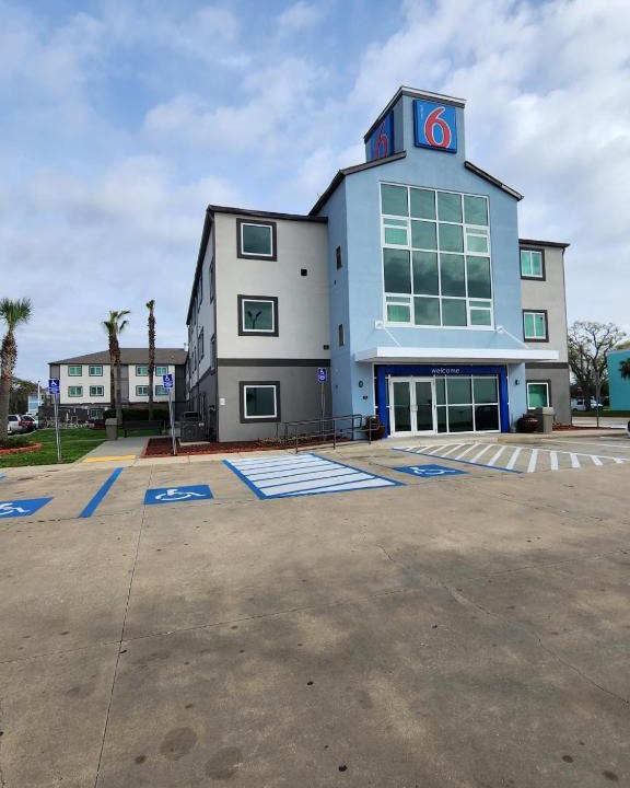 Biloxi Hotel | Motel 6-Biloxi, MS - Beach