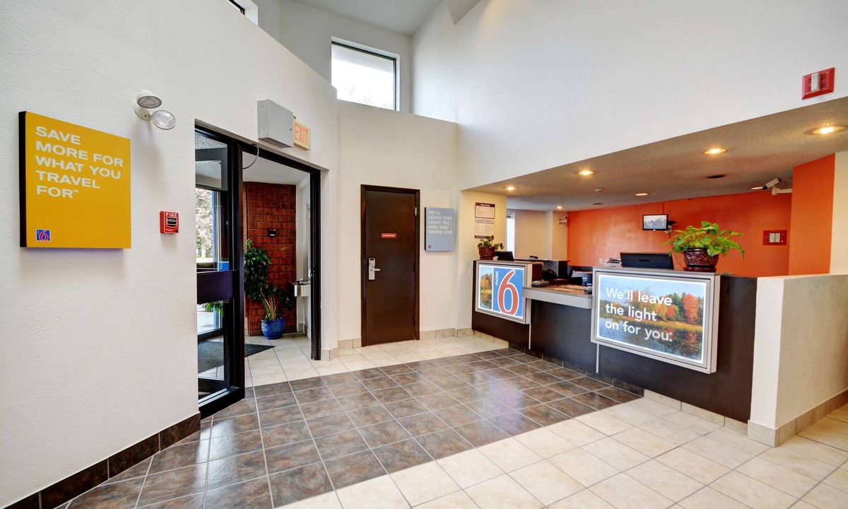 Newport Hotel | Motel 6 Newport, RI