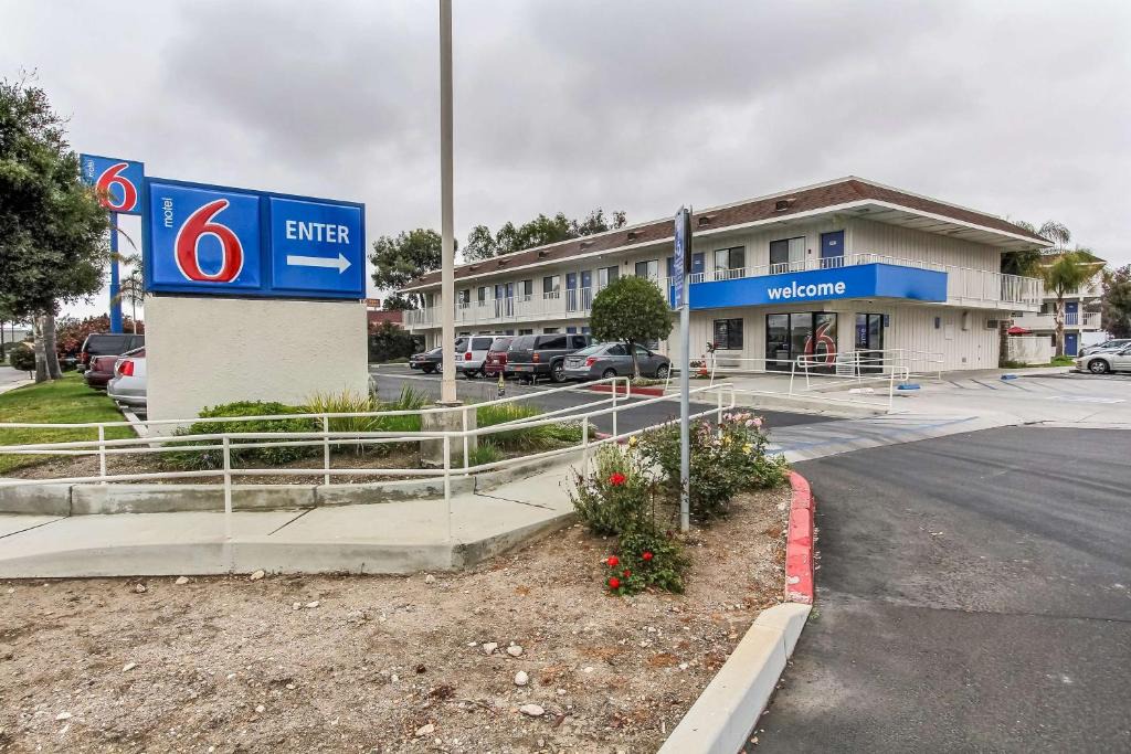 Salinas Hotel | Motel 6-Salinas, CA - South - Monterey Area
