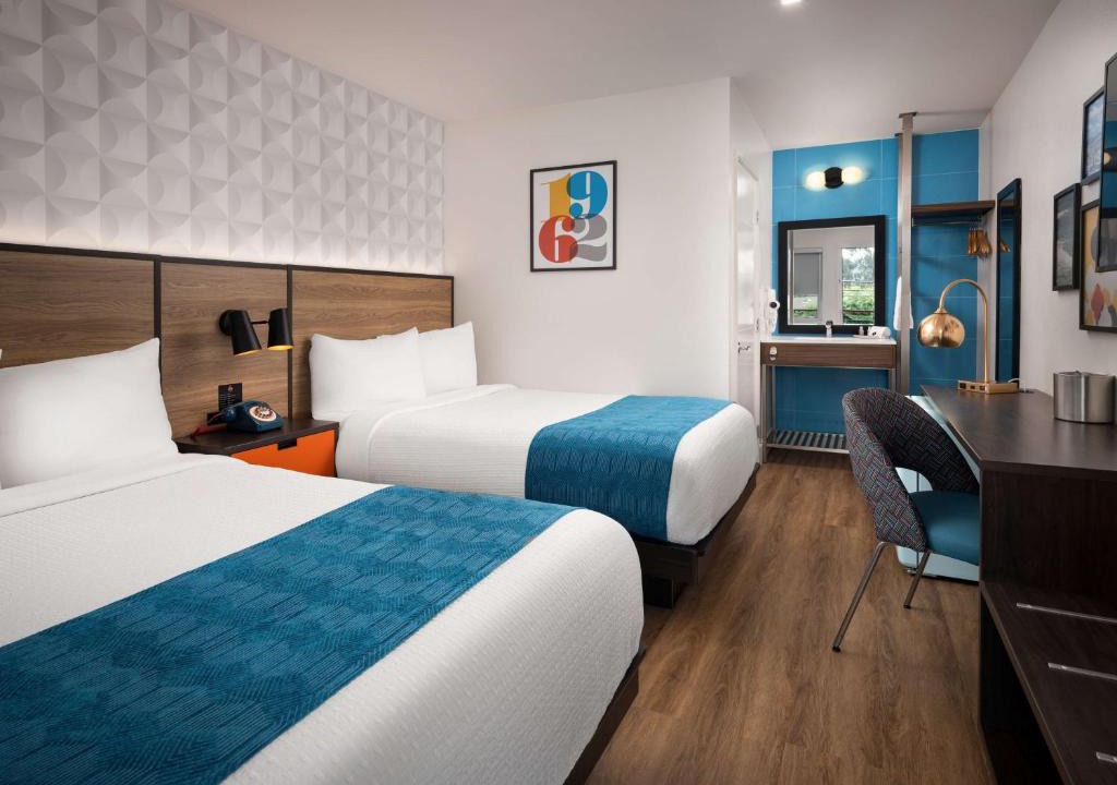 East Beach Hotel | Motel 6-Santa Barbara, CA - Beach
