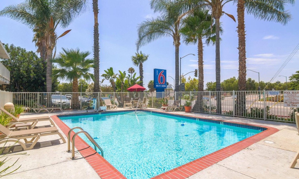 Simi Valley Hotel | Motel 6 Simi Valley, CA