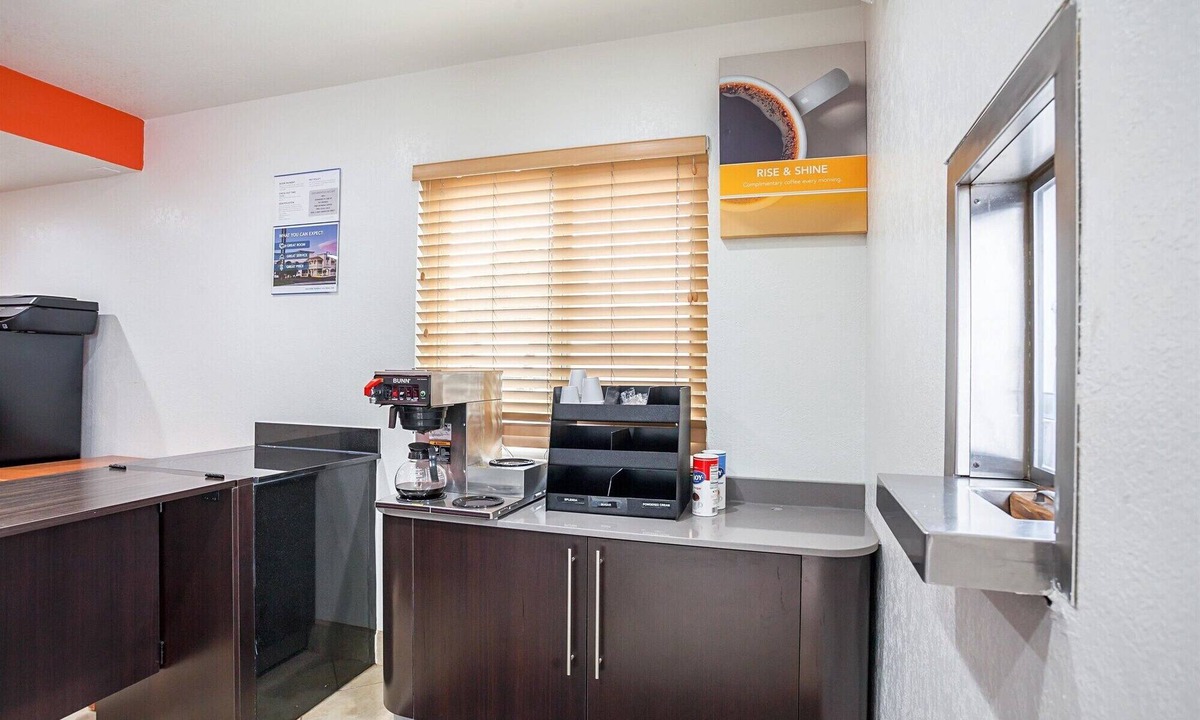 Ventura Hotel | Motel 6 Ventura, CA - Downtown
