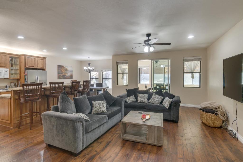 Pine Mountain Club House | Mountain Air & Game Nights: Pine Mtn Club Cabin