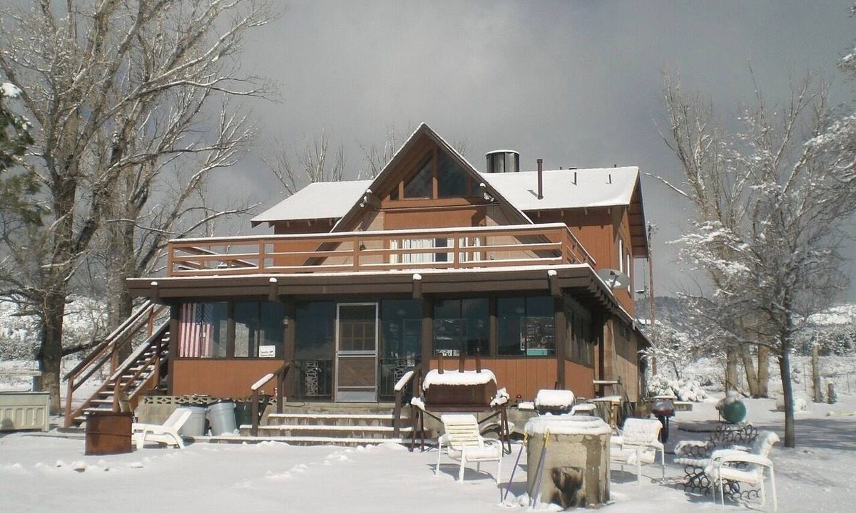 Frazier Park Ski Chalet | Mountain Chalet next to Angeles National Forrest and near Hard Rock Casino Tejon
