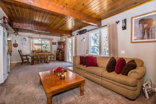 Sugarloaf House | Mountain Dream Lodge