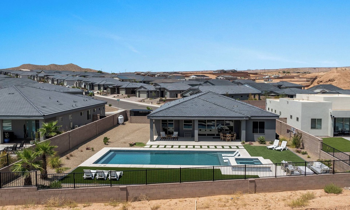 Mesquite House | Mountains and Saltwater Pool