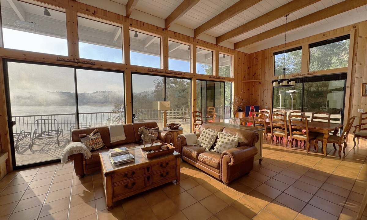 Oak Shores House | Naci Lakefront Paradise, 5 bedroom home next to the marina