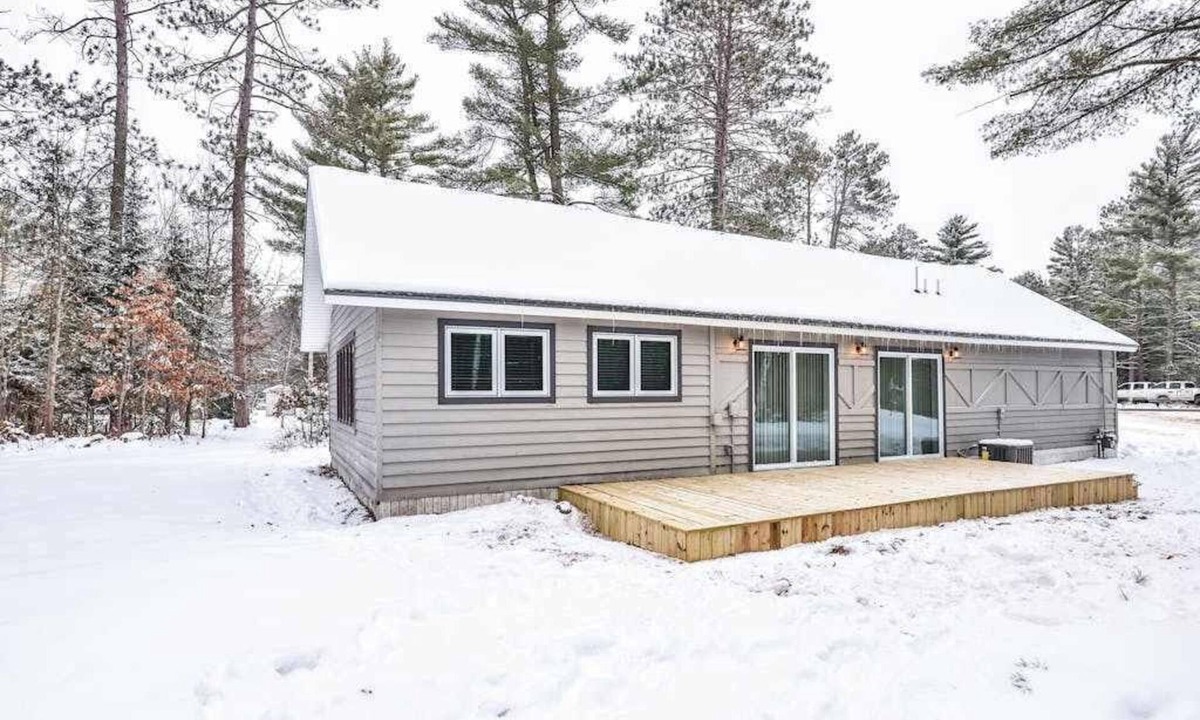 Manitowish Waters House | Nature retreat & cabin on snowmobile trails with firepit - dogs ok