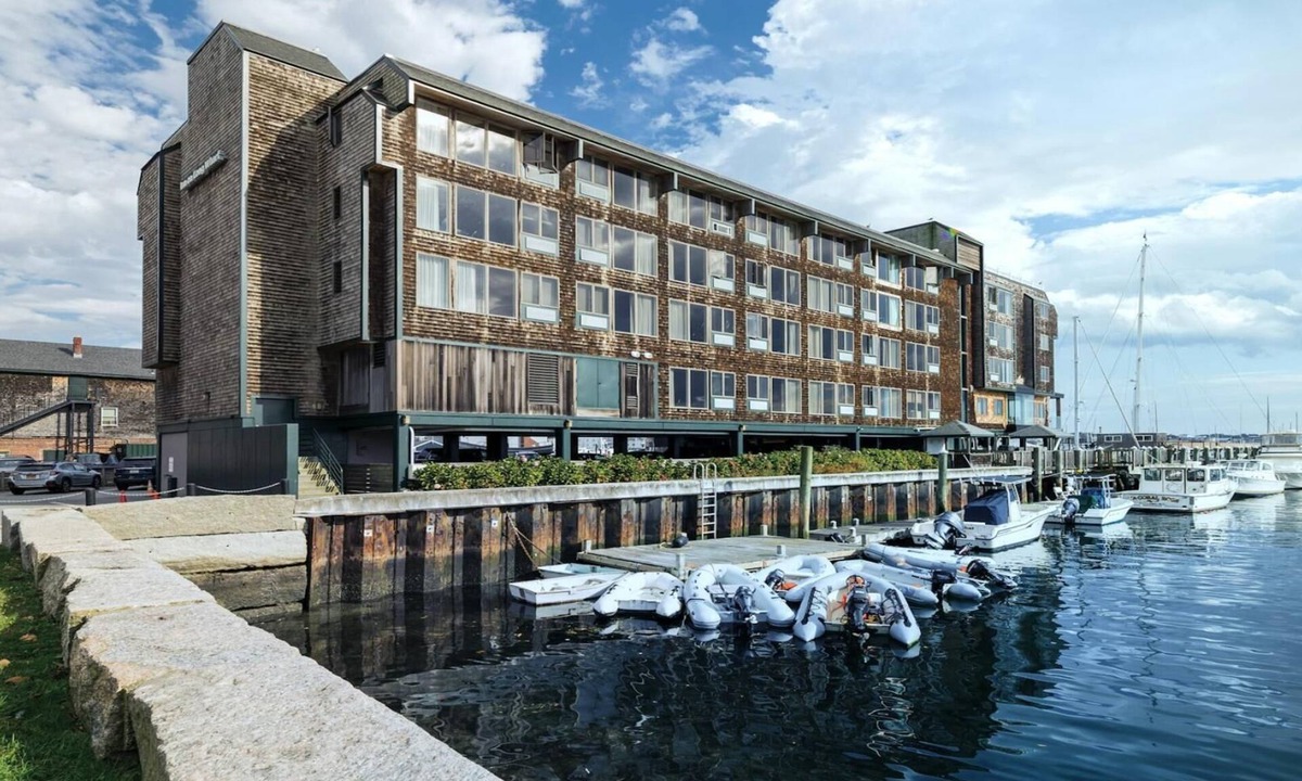 The Point Resort | Nautical 1BR at Wyndham Inn on Long Wharf – Walk to Newport Harbor