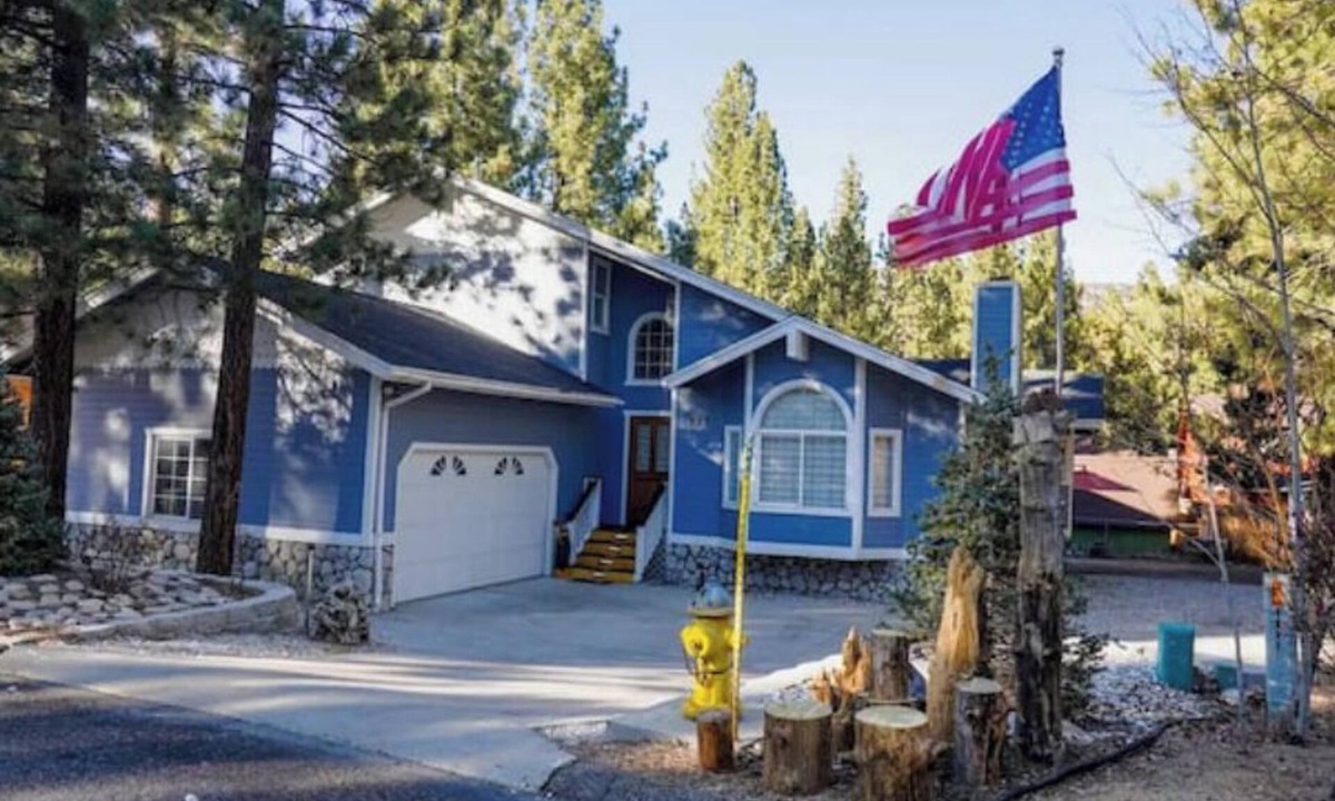 Big Bear City House | Near Lake with Hot tubs, Game Room & 06Cars Park Space