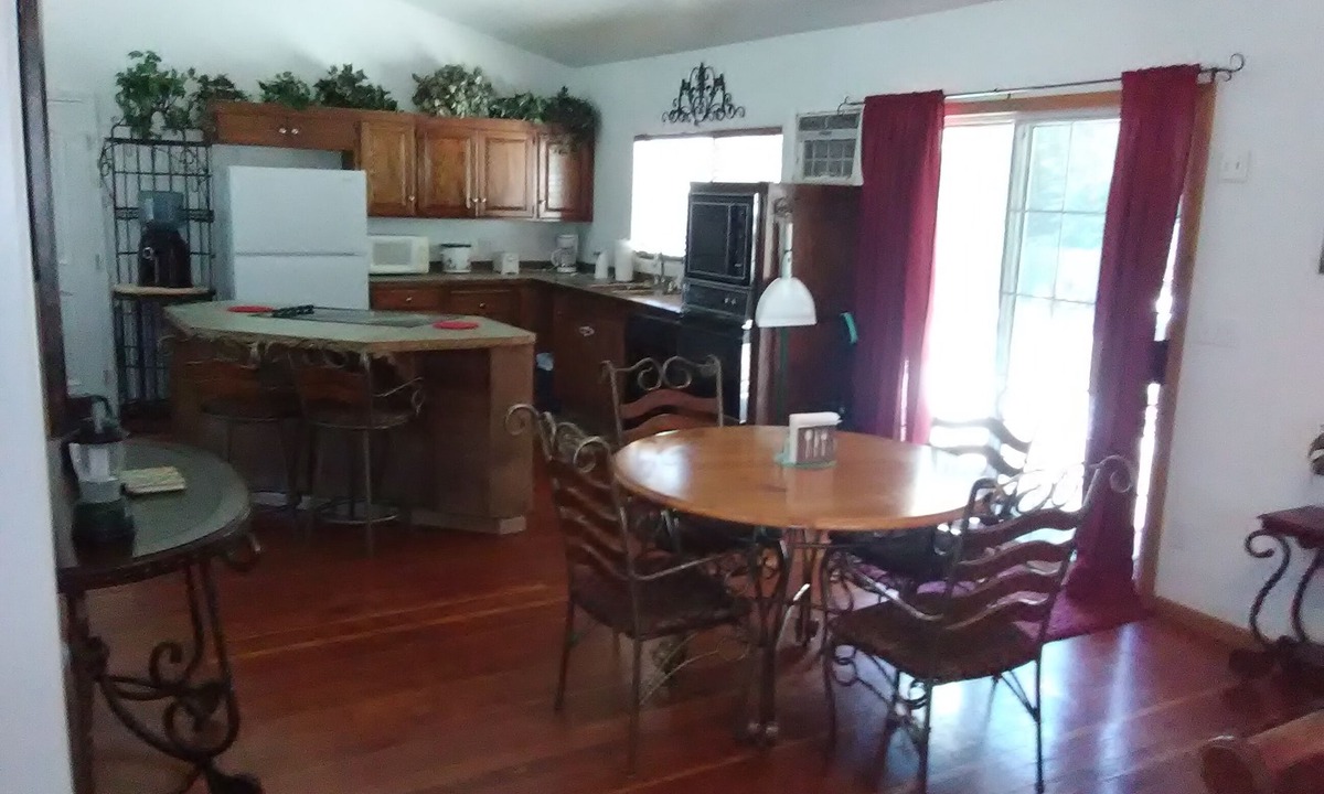 Three Rivers Cottage | Nestled Between Sequoia Nat'l Park & Lake Kaweah - Riverfront 3 Acre Estate
