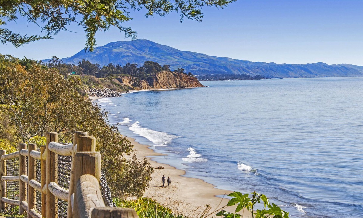 Toro Canyon House | Nestled in the Carpinteria foothills & only feet from the SB Polo & Racquet Club