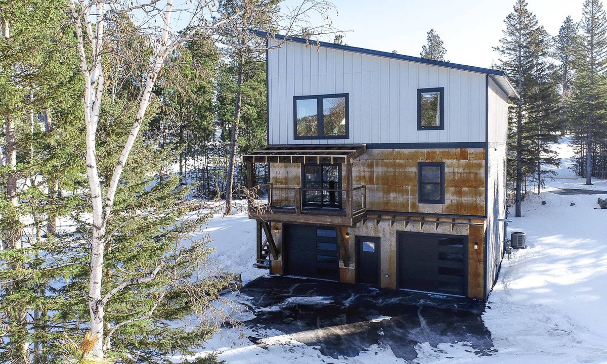 Lead Cabin | New 3-Level Property with Paved Roads, Open Floor Plan, Clubhouse Access!