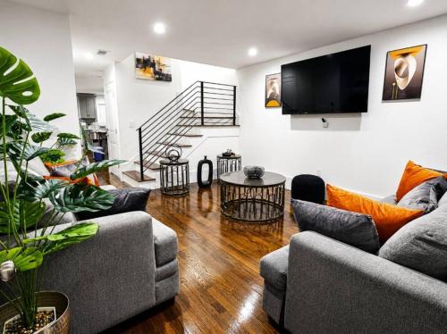 Roxbury House | New 4-Bedroom, 5 Bed, 2.5Bath Near Downtown Boston