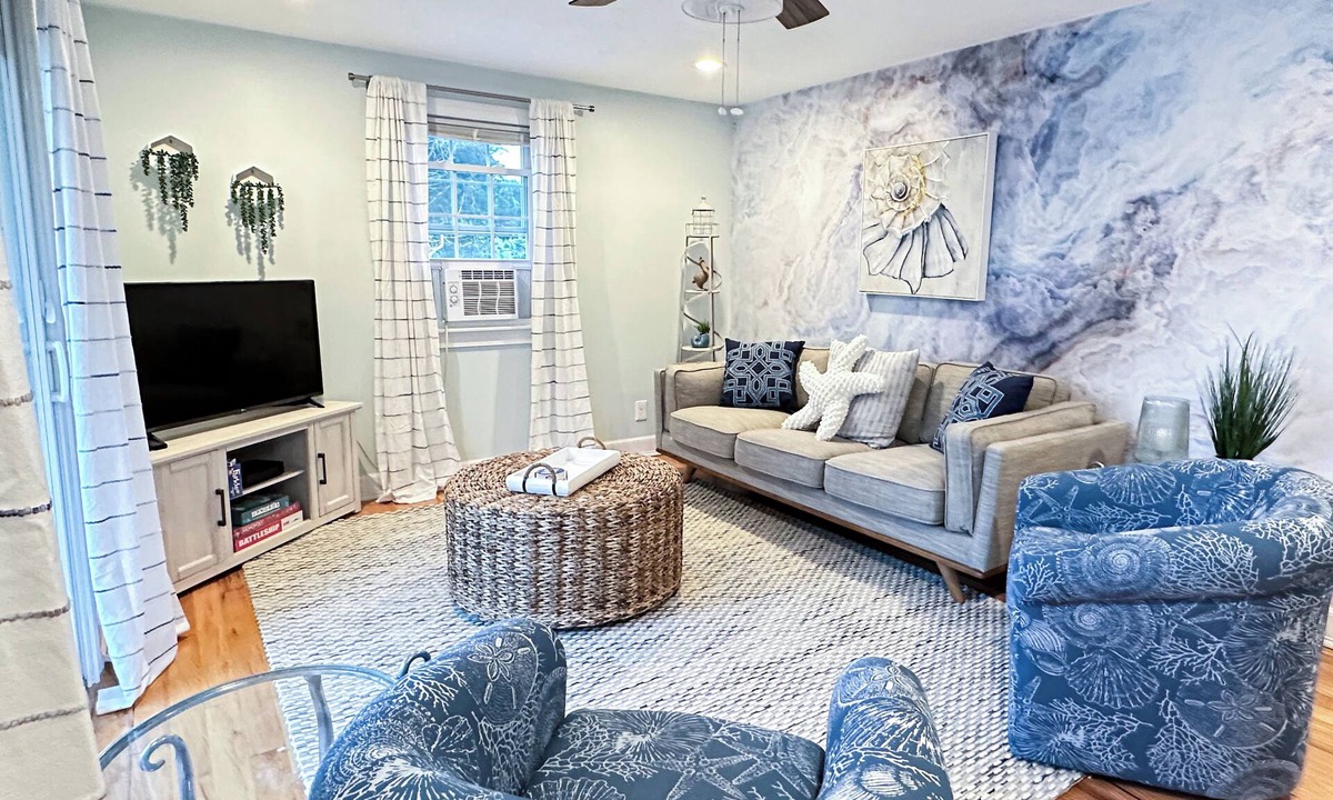 Plymouth House | New design, 7-minute Walk to Beach, Backyard, Deck