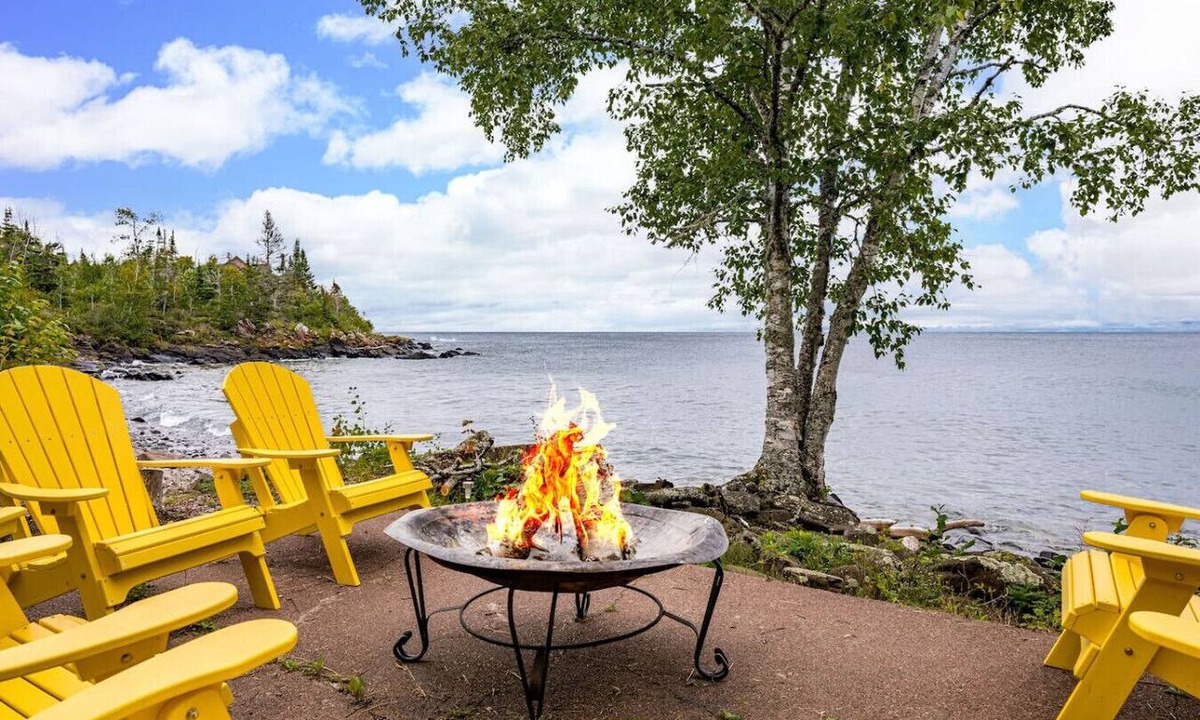 Grand Marais Cabin | New! Fall Colors | Private Beach | Boreal Forest