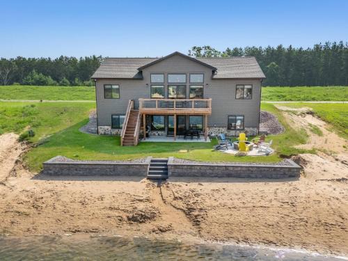 New Lisbon House | New Listing Lakeside Beach Sleeps 15+ Pet friendly