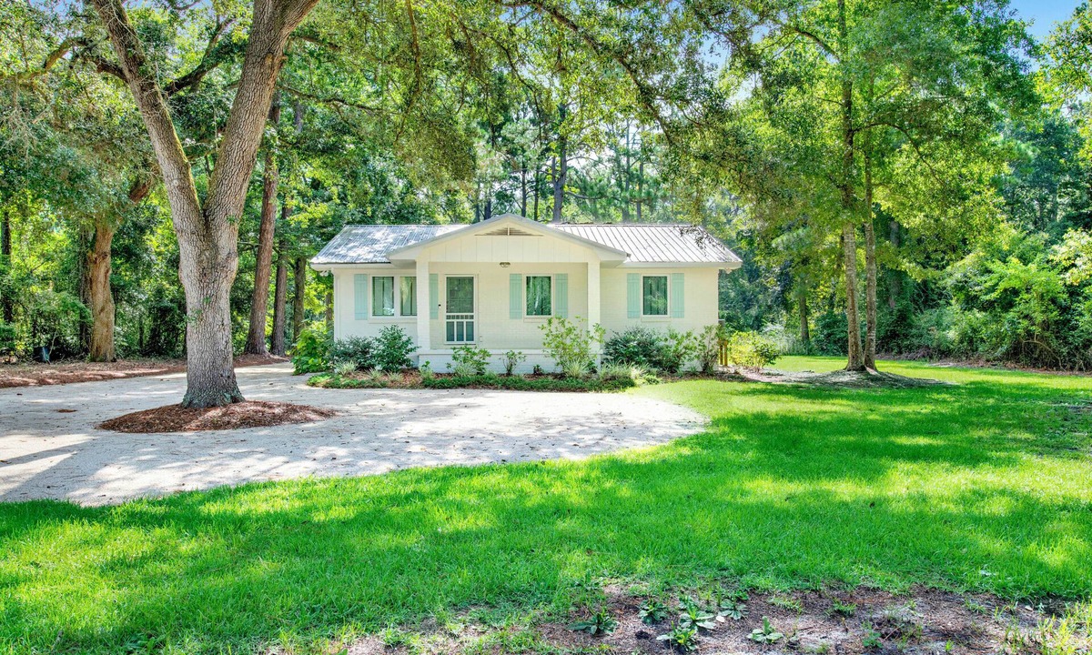 Fairhope Cottage | NEW LISTING! Peaceful, Fairhope Cottage