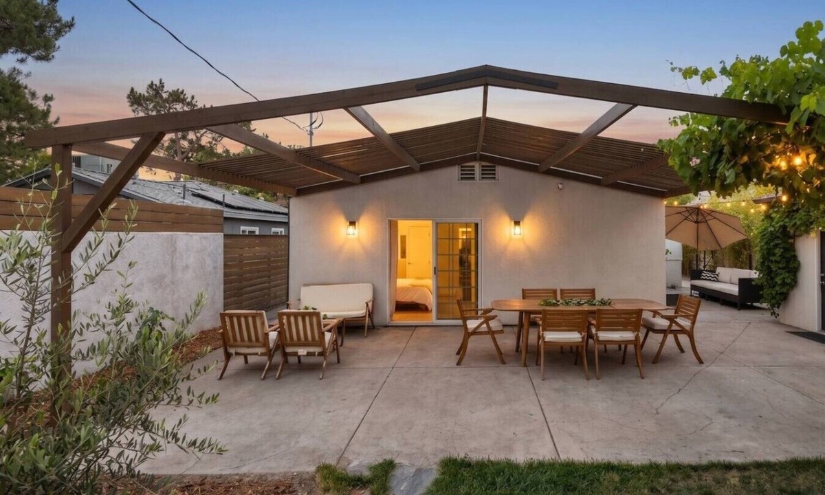 North Hollywood House | NEW! North Hollywood Bungalow w/Yard & Bonus Room