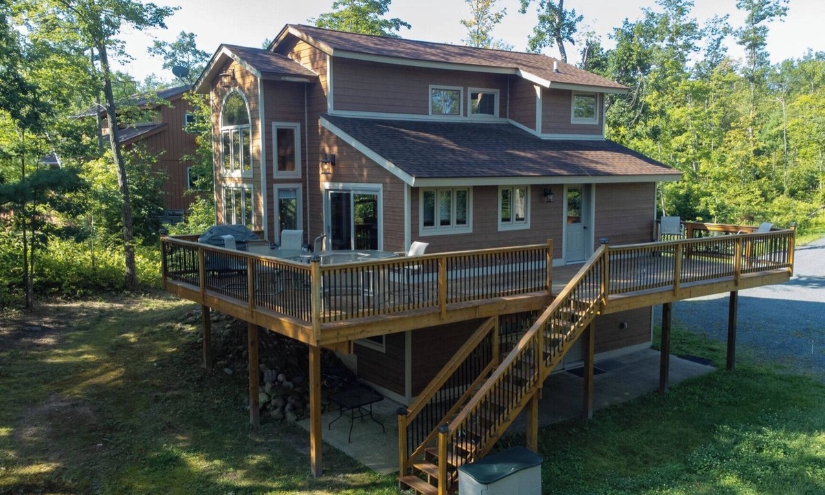 Comstock Cabin | NEW on VRBO-Family friendly Lakefront Property in WI with Dock & kayaks