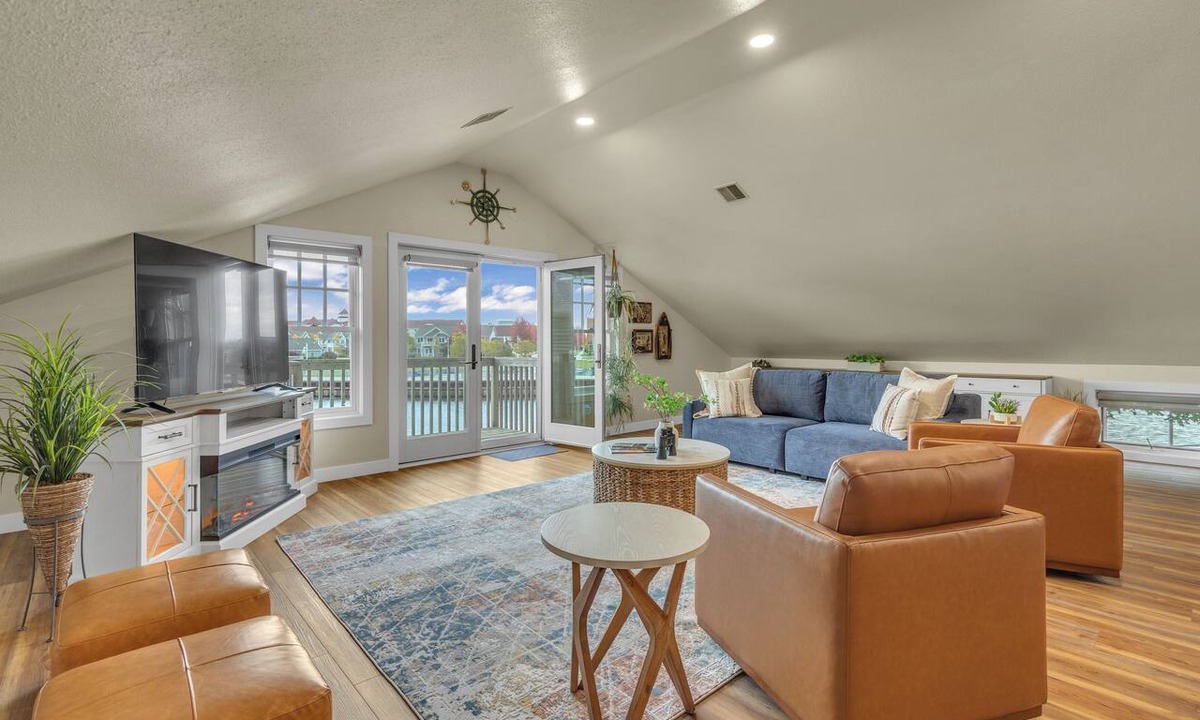 Sheboygan Condo | NEW Riverfront Loft - FANTASTIC location w/stunning views - on the boardwalk!