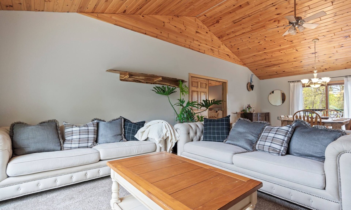 Nisswa House | New to VRBO - On the trail, peaceful and wooded. Fireflies, gardens, starry sky