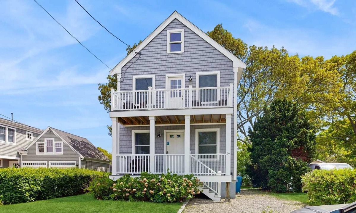 Teaticket House | Newly built bayview home, steps to dock/launch on Great Pond - small dogs OK
