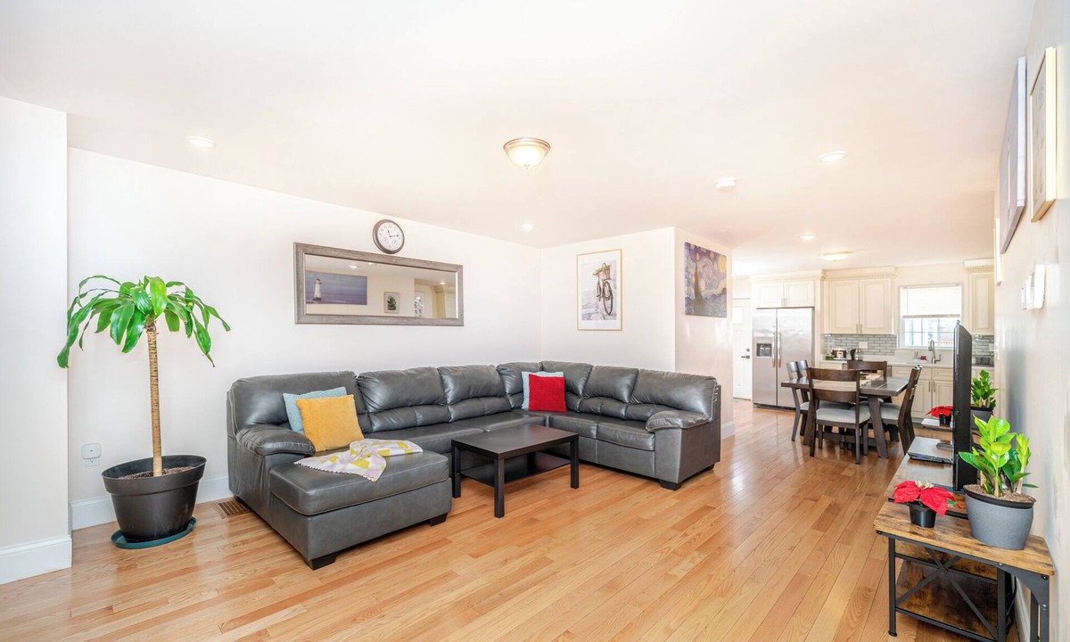Quincy House | Newly Built Greater Boston Townhouse Near I-93 Parking Pet-Friendly - 39