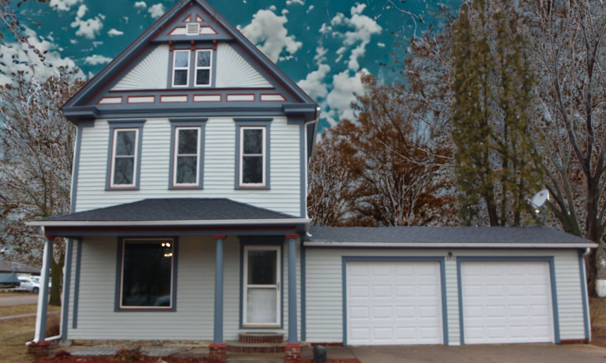 Pepin House | Newly Opened 4 BR Historic Home. 1 Block to Lake Pepin. Dog-Friendly & Sleeps 10