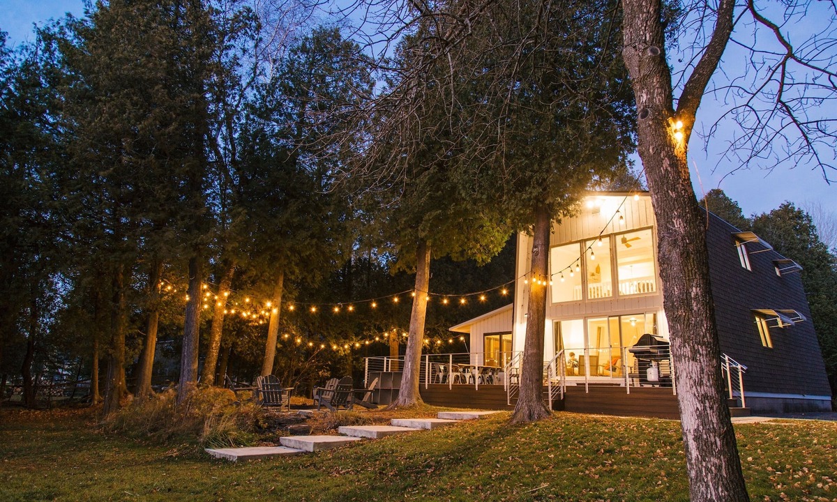 Sturgeon Bay Cabin | Newly Renovated Waterfront Cabin on Clark Lake
