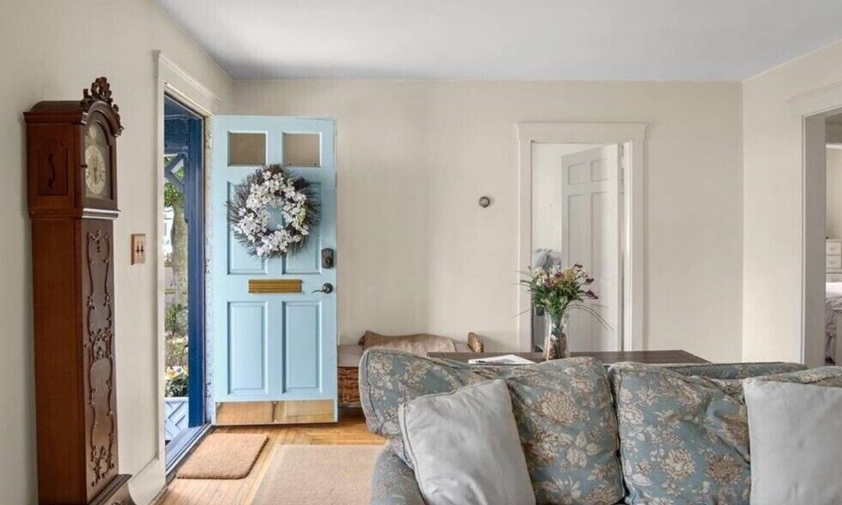 Newport House | Newport, Pet Friendly. 1 Bedroom Cottage. Walk To Water. Book Early & Save