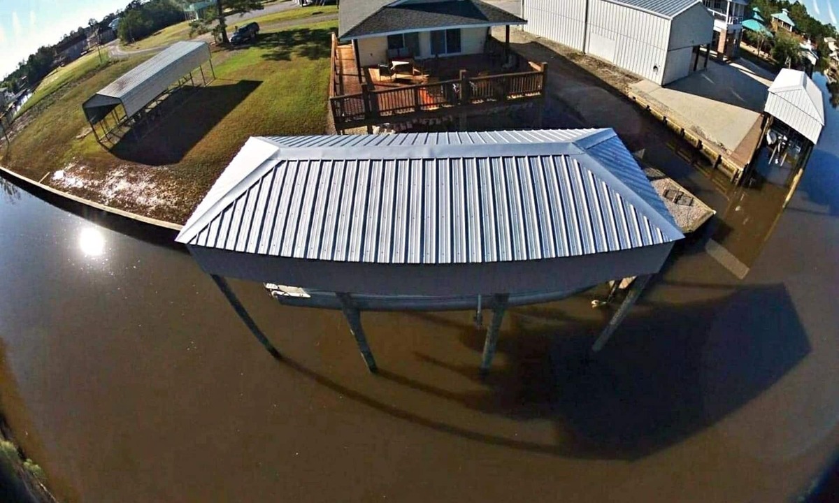 Shoreline Park House | Nice, family friendly camp with private boat launch.