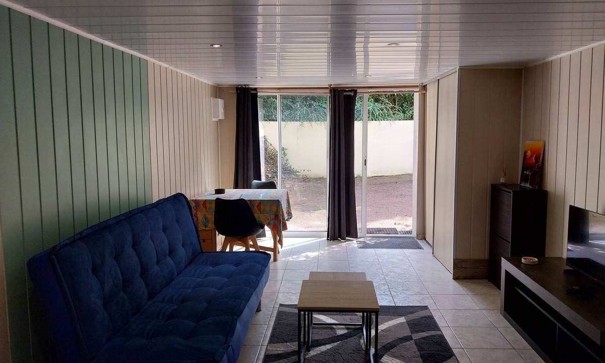 Saint-Germain-les-Corbeil Apartment | Nice one-room studio in a detached house 30km from Paris