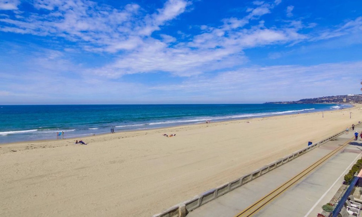 Central Mission Beach Condo | Ocean Front House with Private Ground Level Patio & 2 Garages - Sleeps 10+