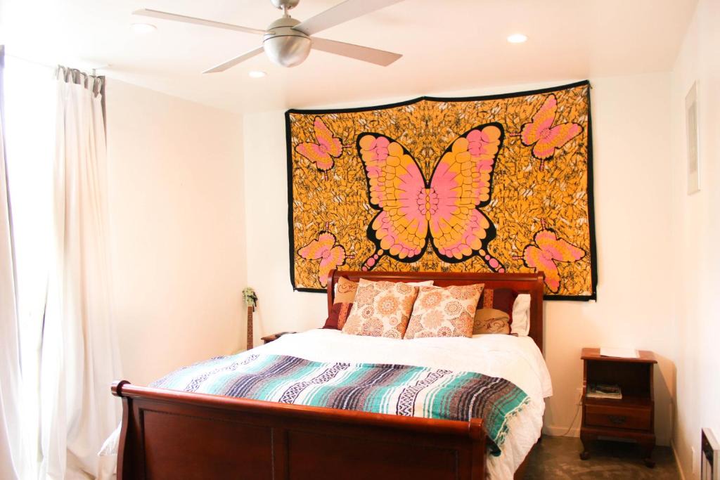 Venice Hostel | Ocean Front Vortex Female Hostel private rooms Free bikes