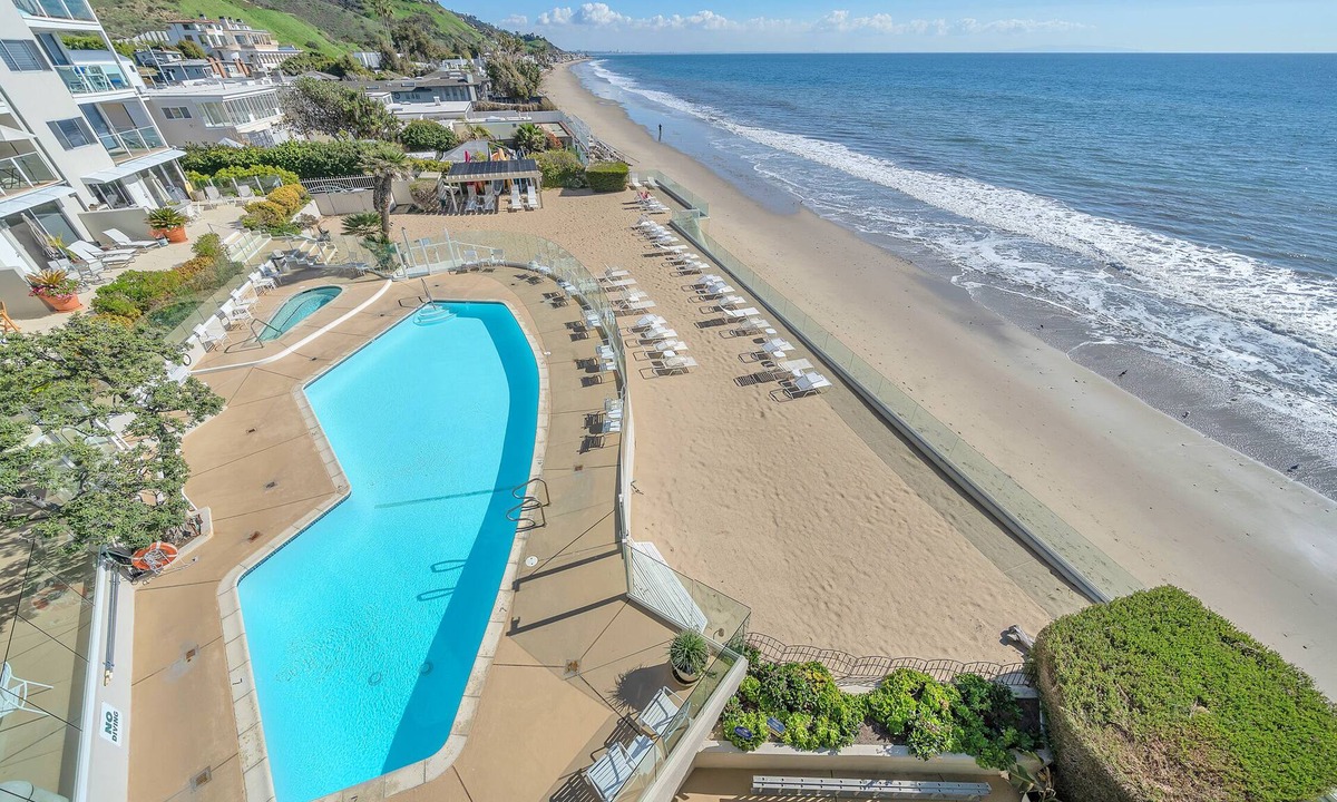 Eastern Malibu Condo | ❤️❤️Oceanfront Bliss: Pool, Jacuzzi, No Highway Noise!❤️❤️
