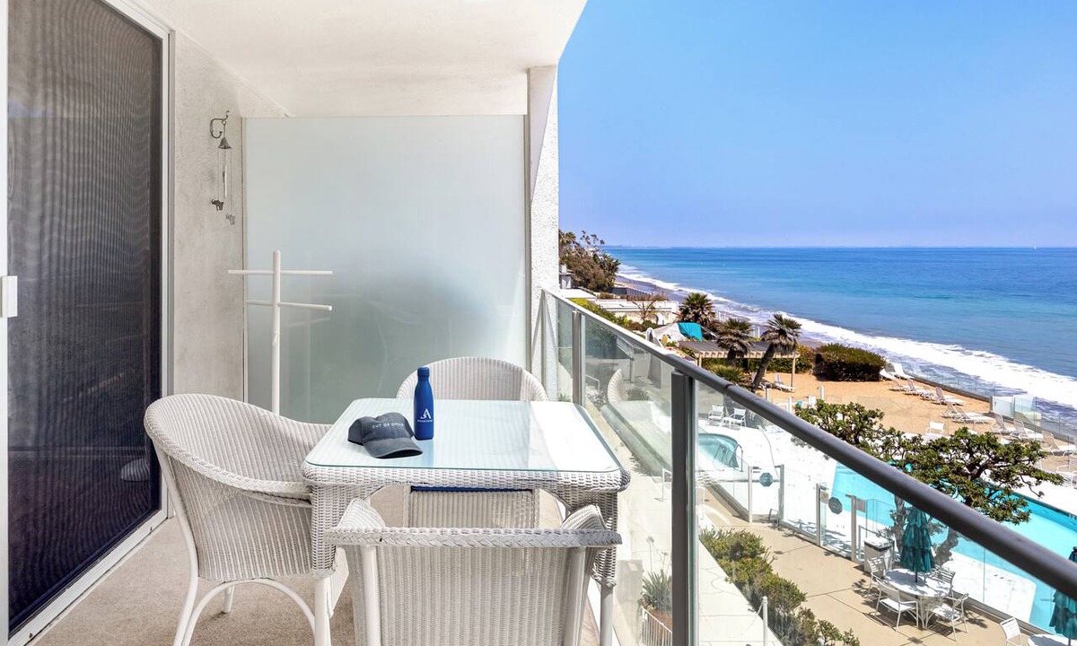 Eastern Malibu Condo | Oceanfront Gem w/Balcony, Pool, Hot Tub & Carbon Beach Access | Bluewater Haven