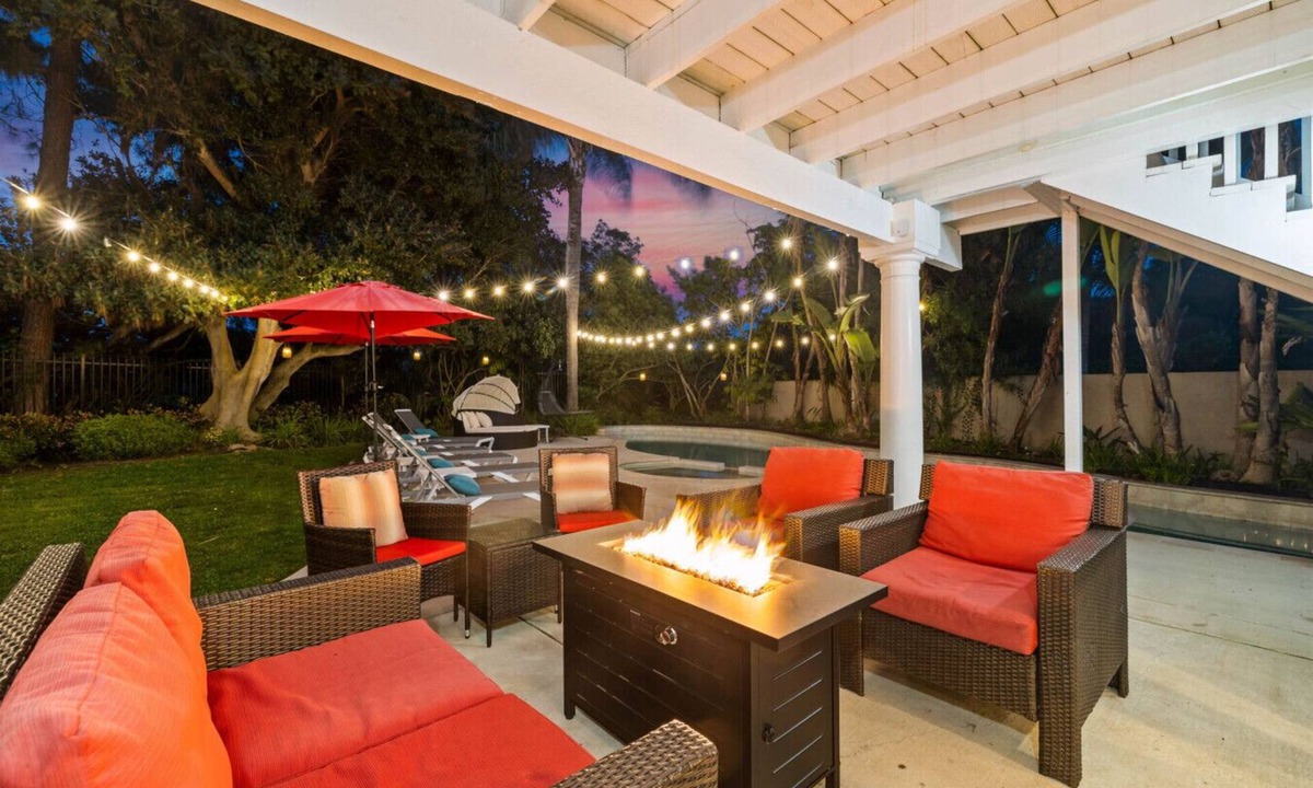 Hidden Valley House | Oceanview Luxe Retreat with Rooftop Patio