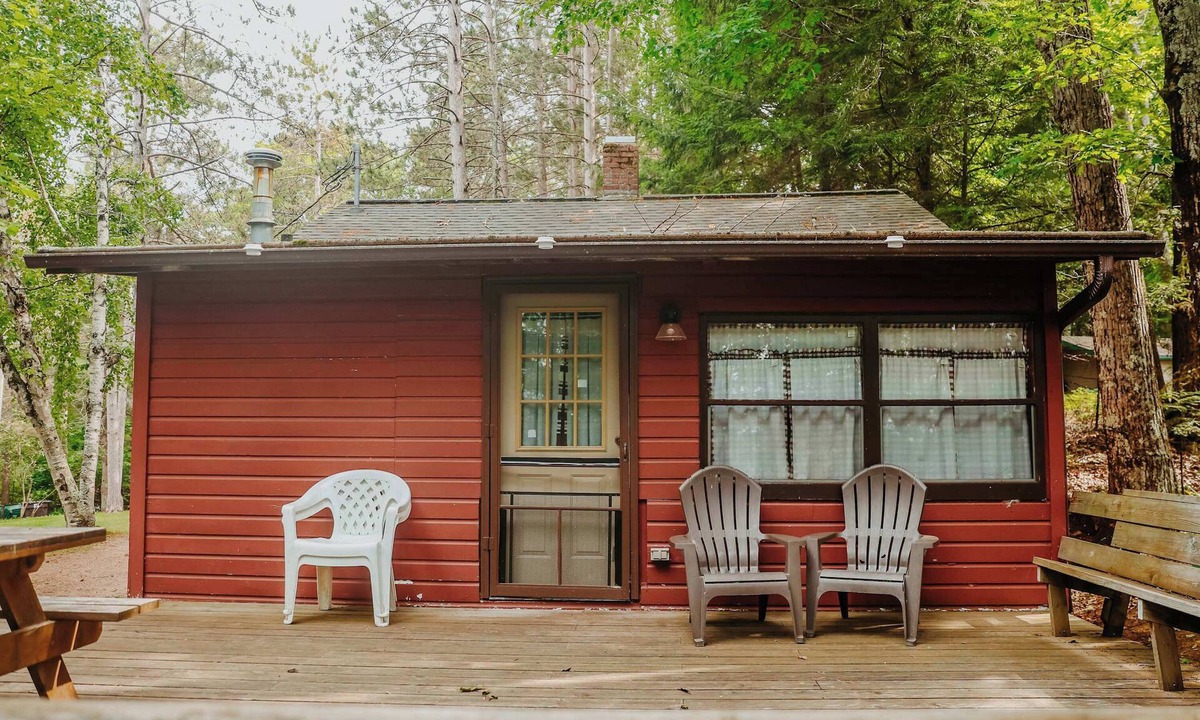 Arbor Vitae House | Old Stoney's Musky - PET FRIENDLY