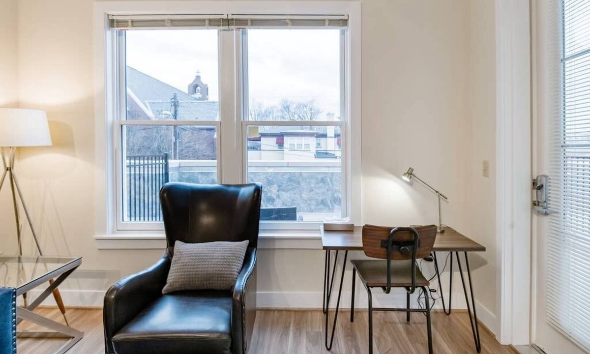 Old Town West Apartment | Old Town Alexandria ♥︎Outdoor Patio ♥︎ 4kTV ♥︎WIFI
