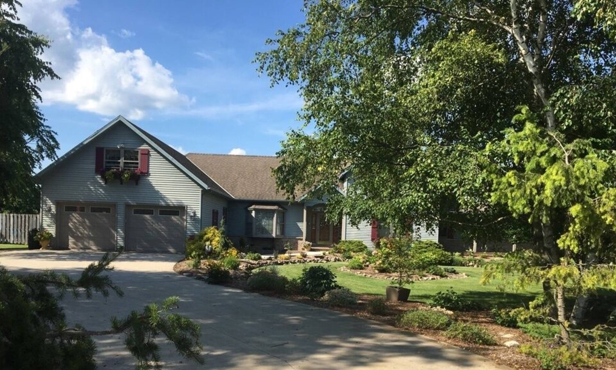 Cascade Apartment | On the edge of the scenic Kettle Moraine State Forest