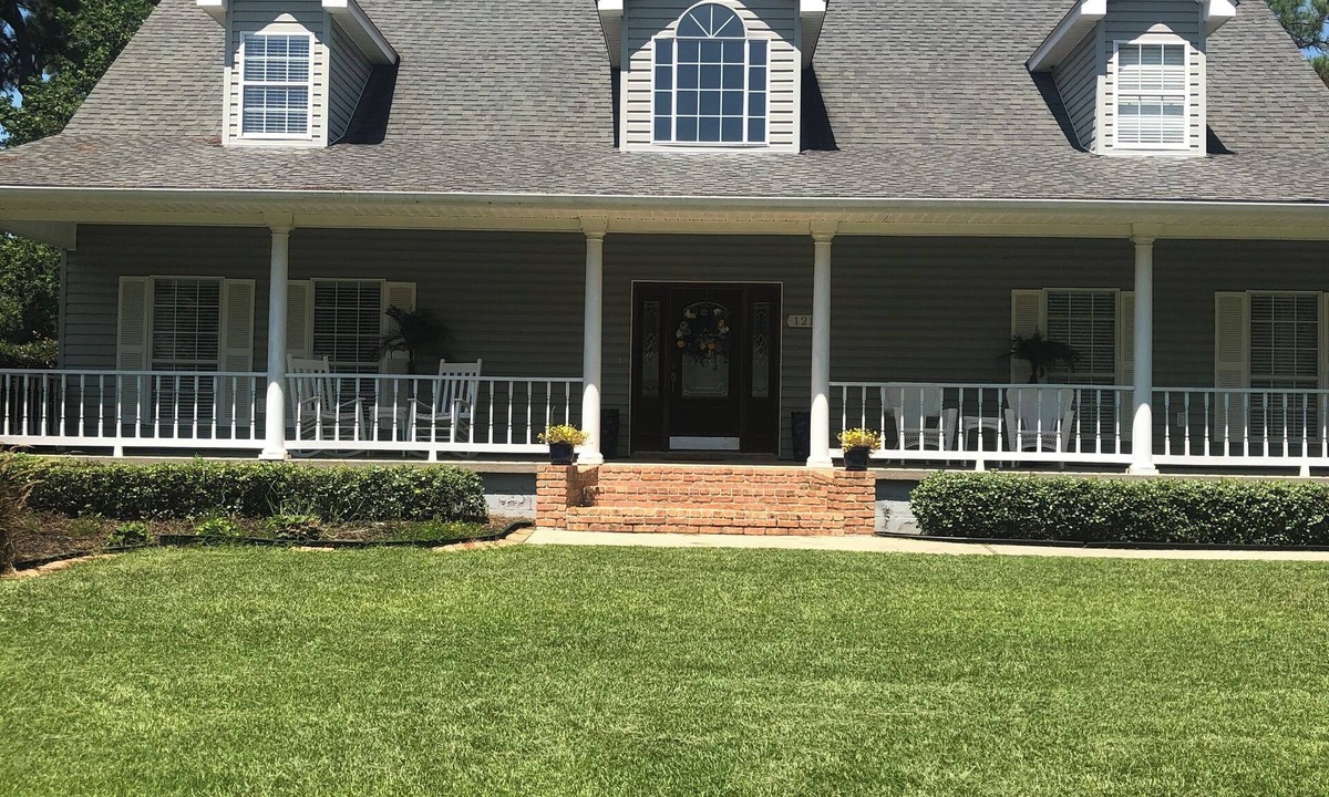 Pass Christian House | On the Pass Christian Golf Course and minutes from the beaches! 4 beds 3 baths.