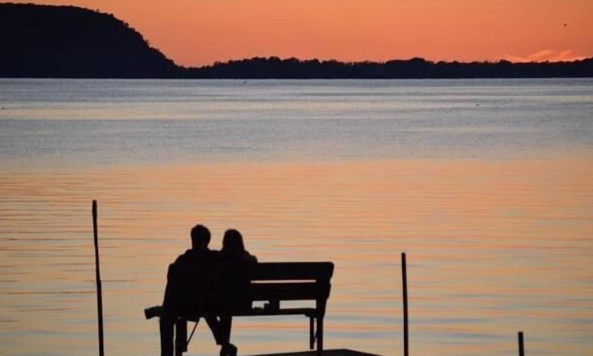 Sturgeon Bay Apartment | On the Water. In the Woods. Close to Everything. Perfect for Two.