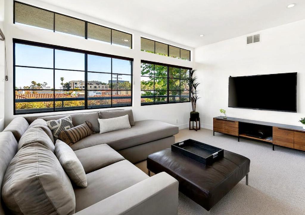 Beverly Hills Apartment | One Bedroom Condo with Panoramic City Views