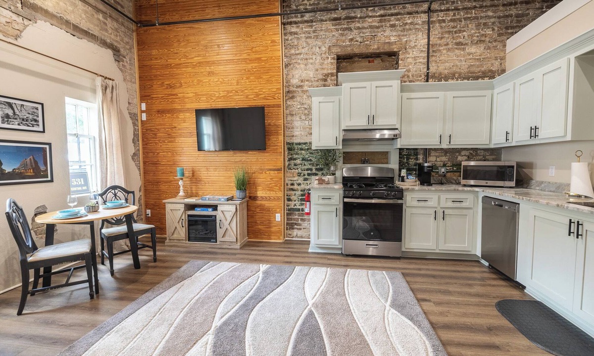Laurel Apartment | Only Groundfloor access Downtown Laurel - G