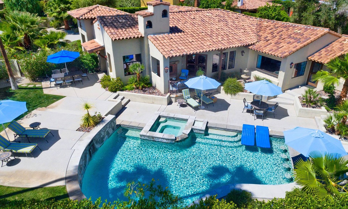 Palm Springs House | Outdoor Shower, Swim-Up Wetbar, Spa, Putting Area, Firepit, EV Charger